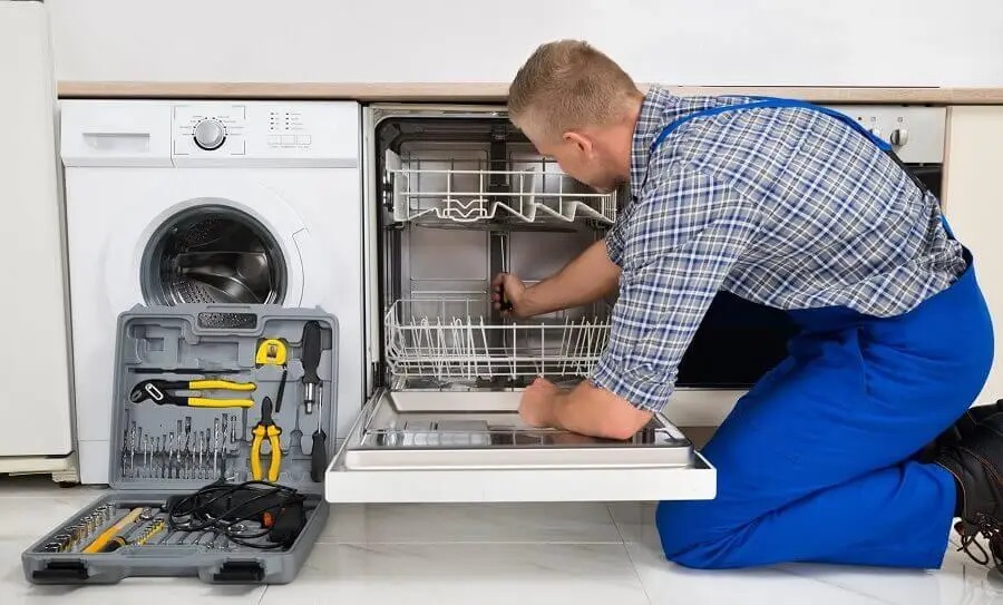 Kaynaşlı Miele servisi teknisyen ekibi beyaz eşya tamiri yaparken